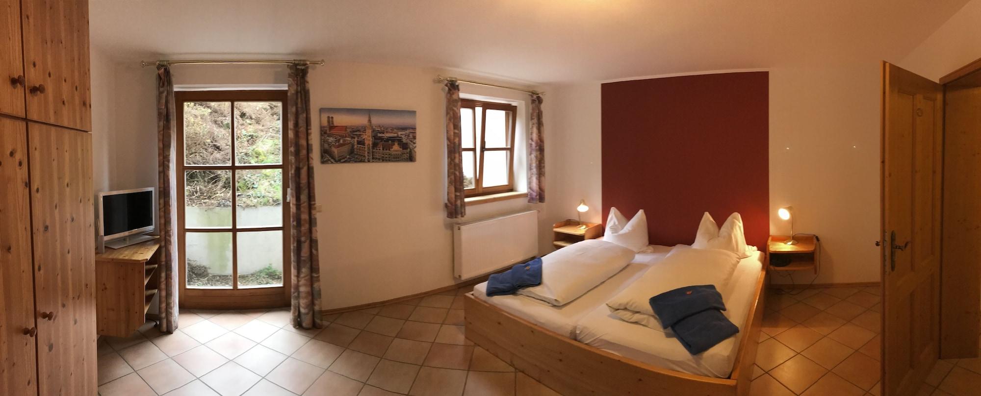 Hotel Weissbraeu Oberhaching Exterior photo